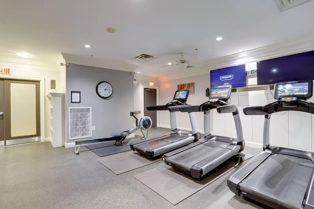 Gorgeous 1 Bedroom Condo At Ballston Place With Gym Арлингтон Экстерьер фото