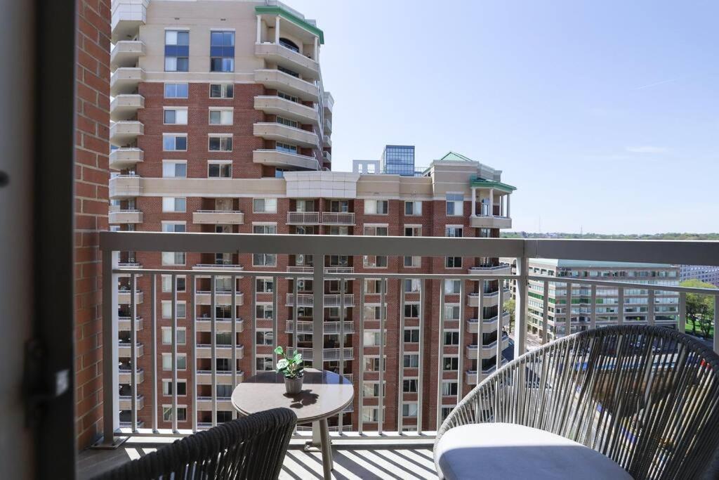 Gorgeous 1 Bedroom Condo At Ballston Place With Gym Арлингтон Экстерьер фото